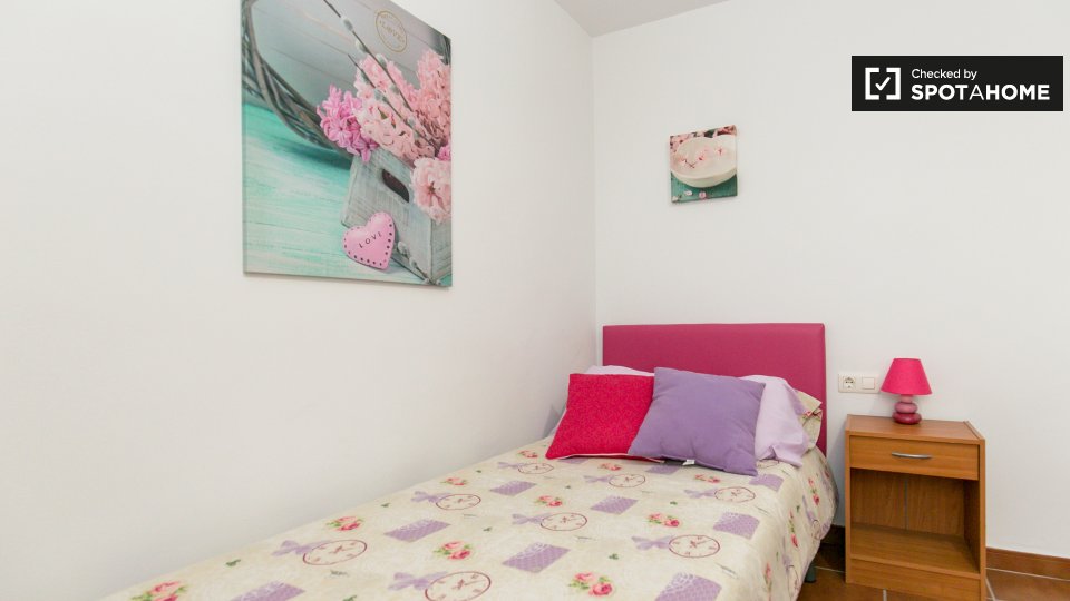 Double room Granada, 3 beds, 95m² — photo 4