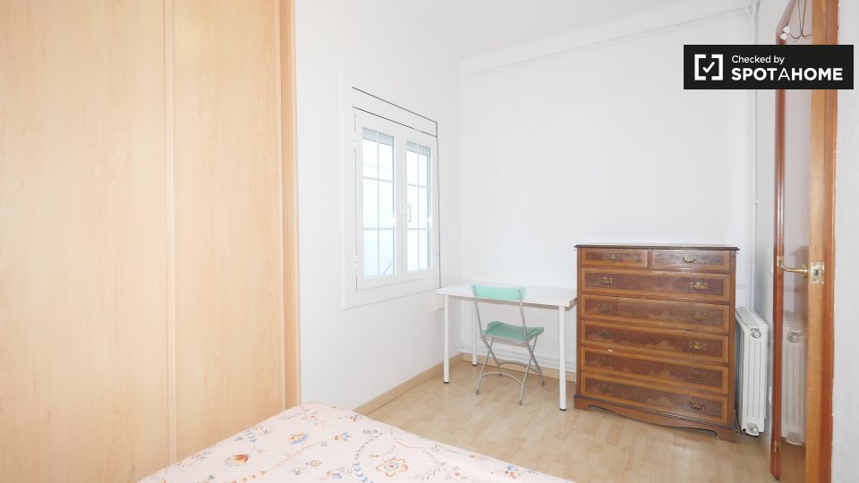 Double room Barcelona, 3 beds, 75m² — photo 3