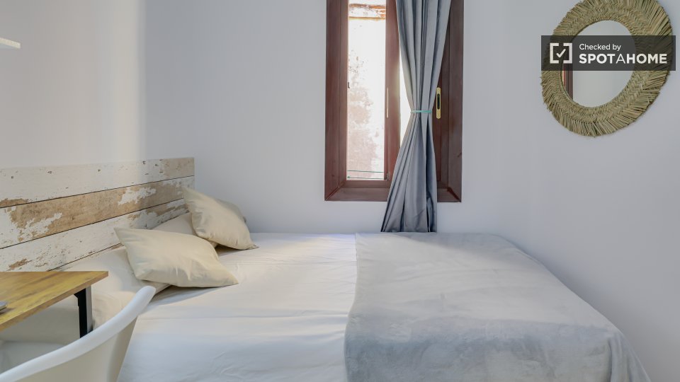 Double room Barcelona, 5 beds — photo 25
