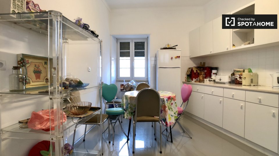 Double room Lisbon, 5 beds, 200m² — photo 9