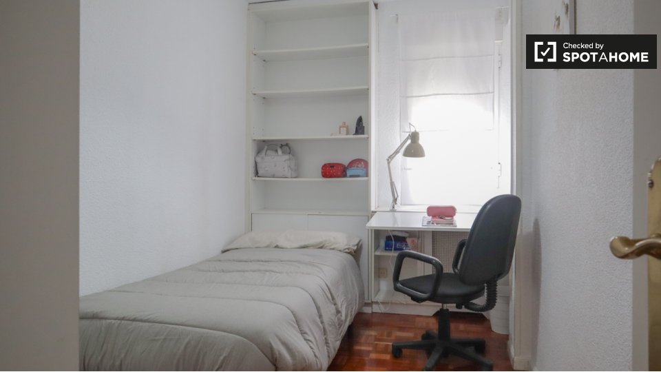 Double room Madrid, 4 beds — photo 13