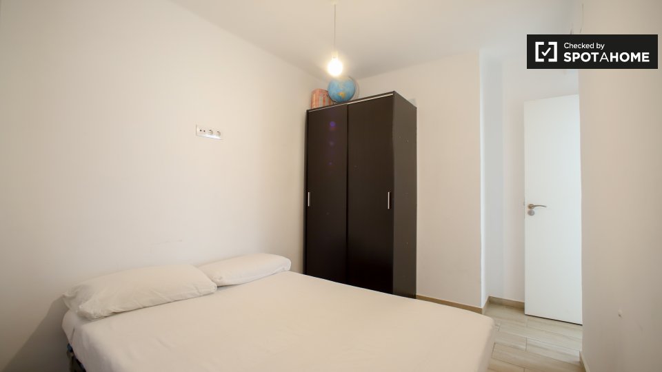 Double room Valencia, 4 beds, 85m² — photo 2