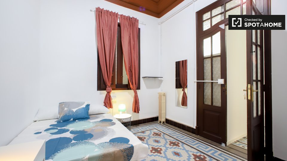 Double room Valencia, 10 beds, 300m² — photo 8