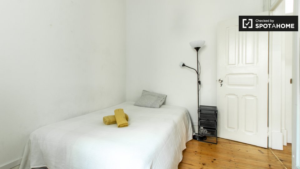 Double room Lisbon, 7 beds, 110m² — photo 1