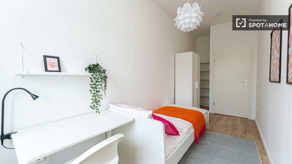 Double room Berlin, 5 beds, 98m² — photo 11