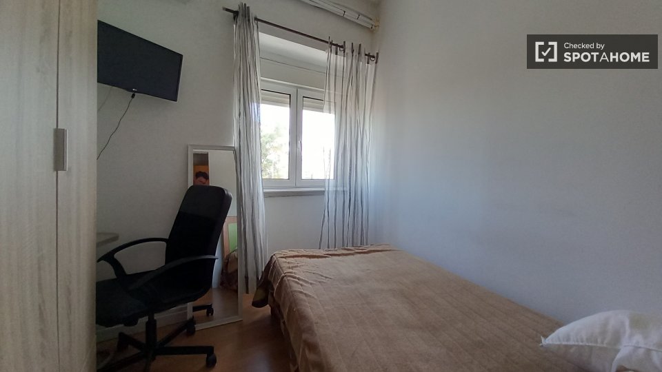 Double room Lisbon, 5 beds, 90m² — photo 15