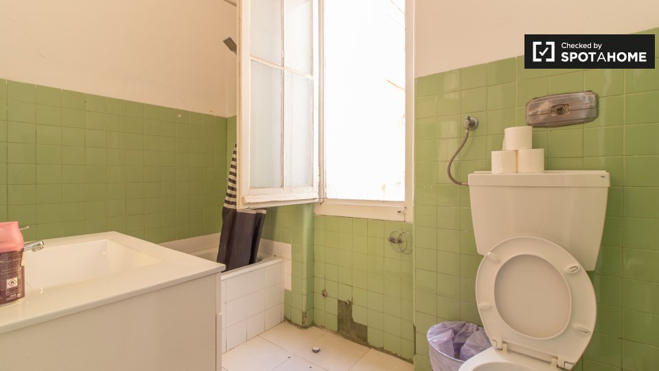 Double room Lisbon, 5 beds, 90m² — photo 9