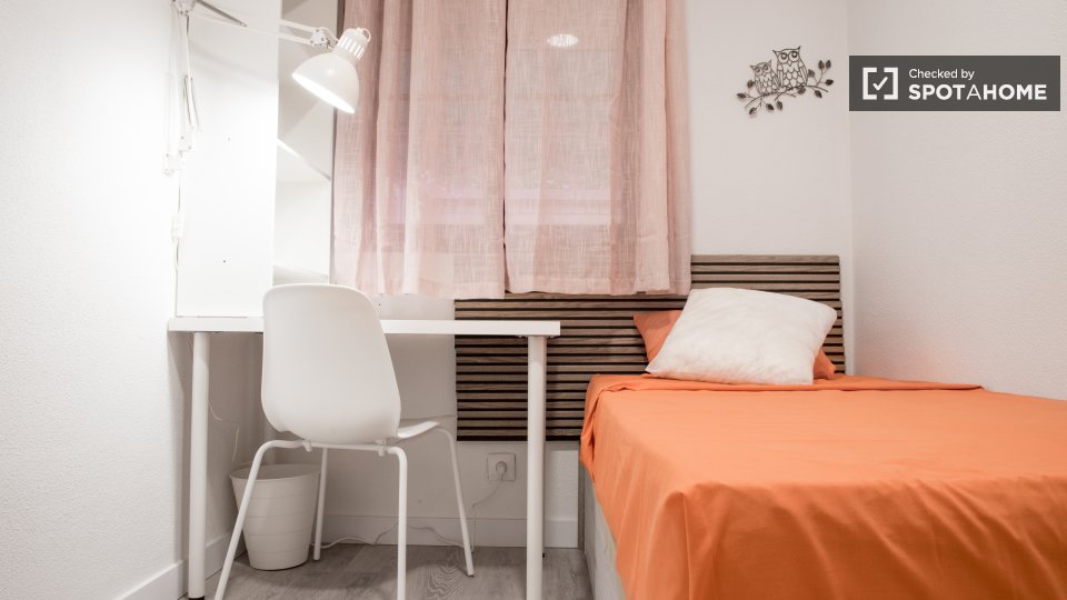 Double room Madrid, 5 beds, 101m² — photo 16