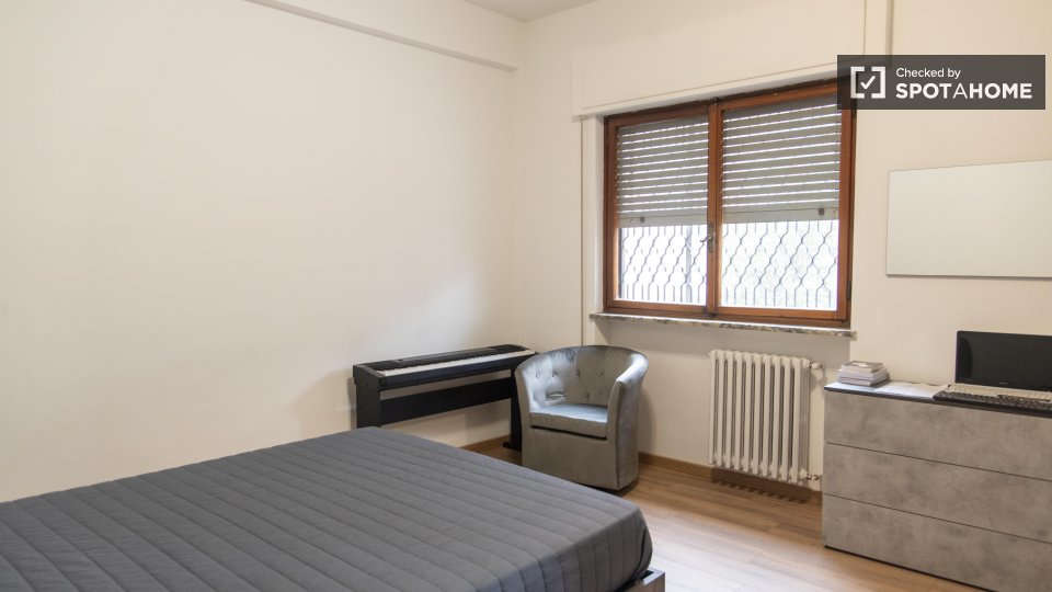 Double room Rome, 3 beds — photo 11