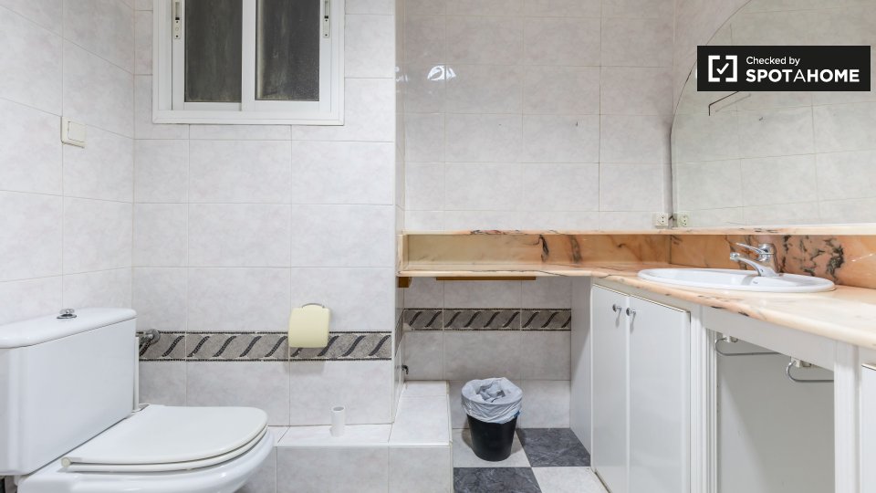 Double room Valencia, 5 beds, 95m² — photo 6