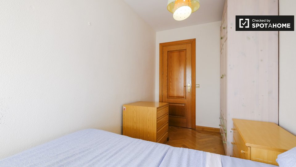Double room Madrid, 4 beds, 100m² — photo 5