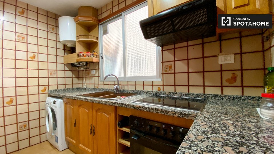 Double room Valencia, 3 beds, 75m² — photo 17