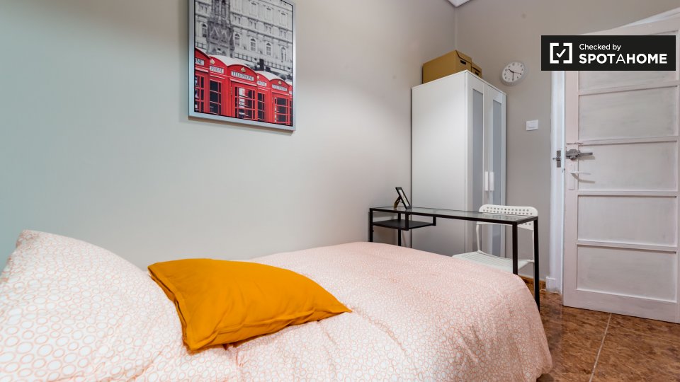 Double room Valencia, 6 beds, 110m² — photo 2