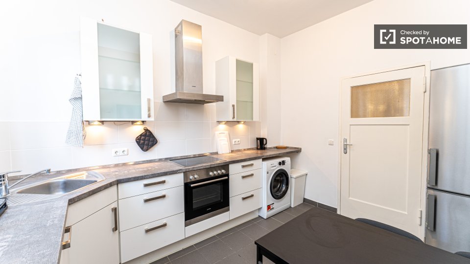 Double room Berlin, 3 beds, 58m² — photo 4