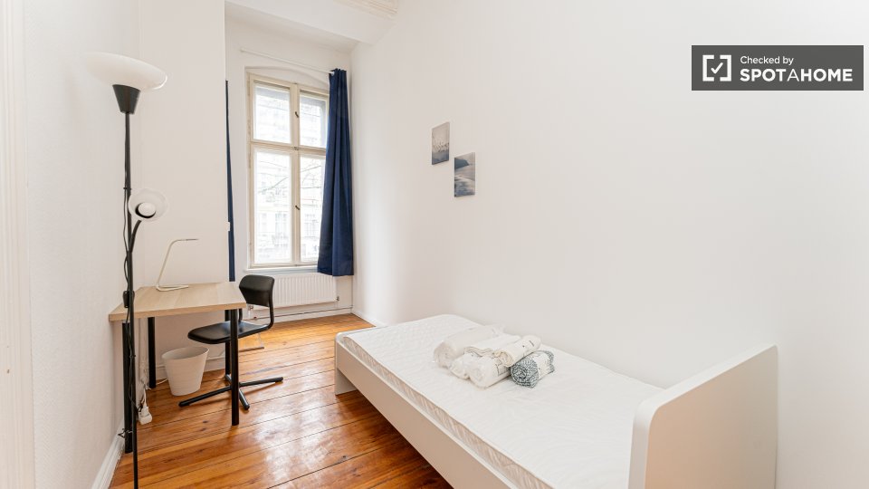 Double room Berlin, 5 beds, 104m² — photo 11