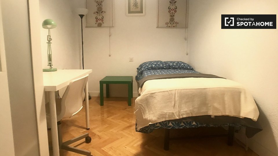 Double room Madrid, 6 beds, 150m² — photo 1