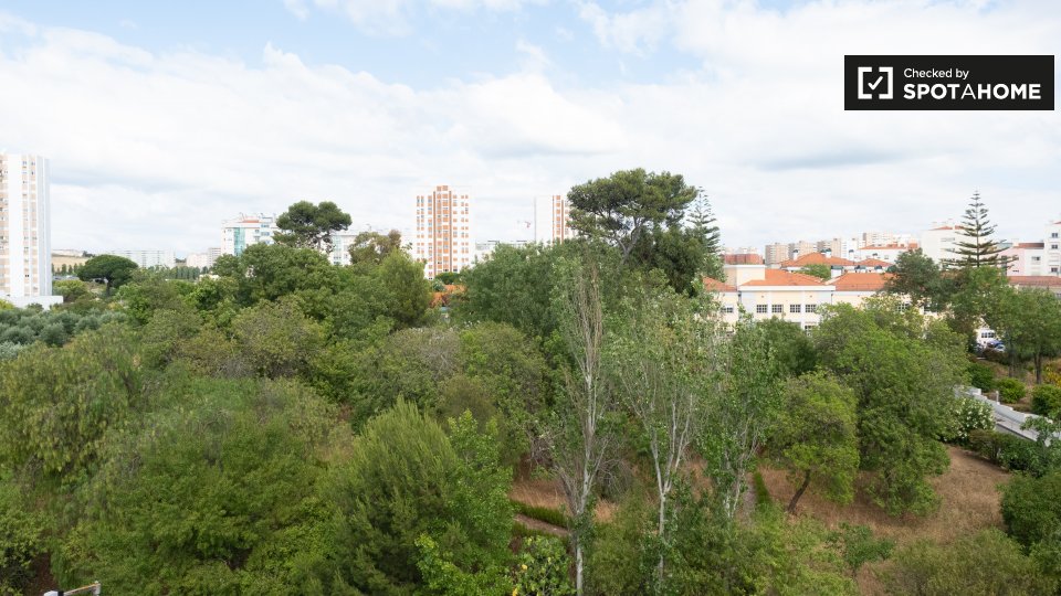 Double room Lisbon, 2 beds, 84m² — photo 19
