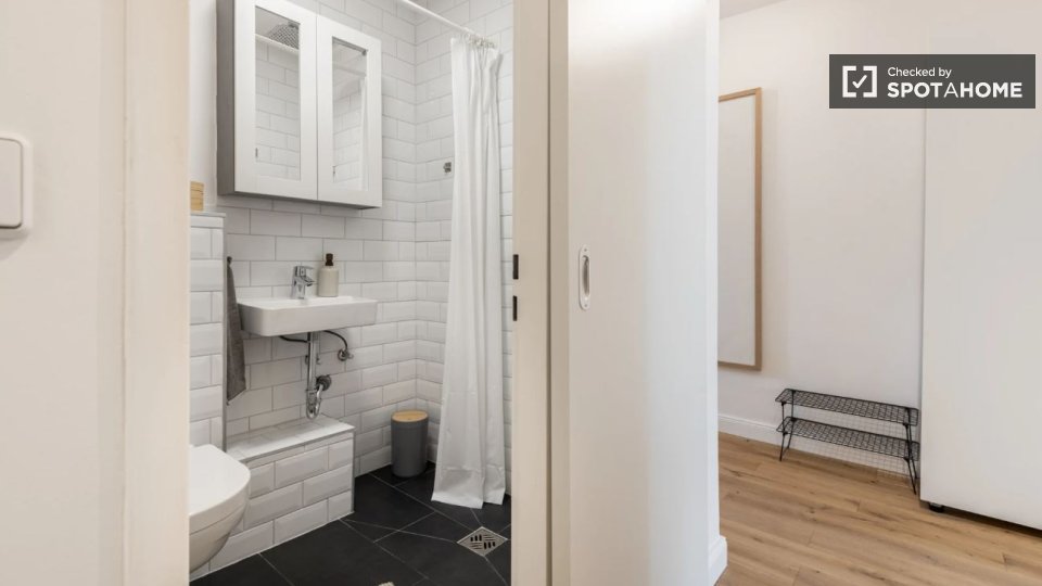 Apartment Berlin, 1 bed, 44m² — photo 1