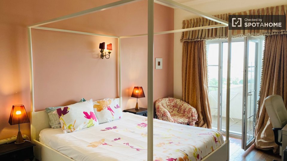 Double room Lisbon, 3 beds — photo 6