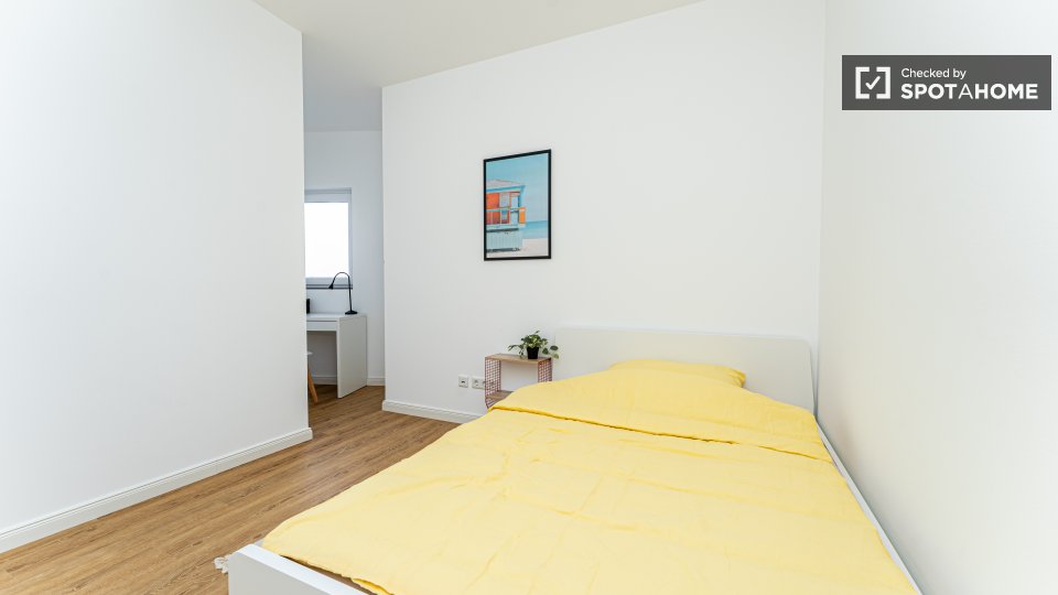 Double room Berlin, 10 beds, 194m² — photo 9