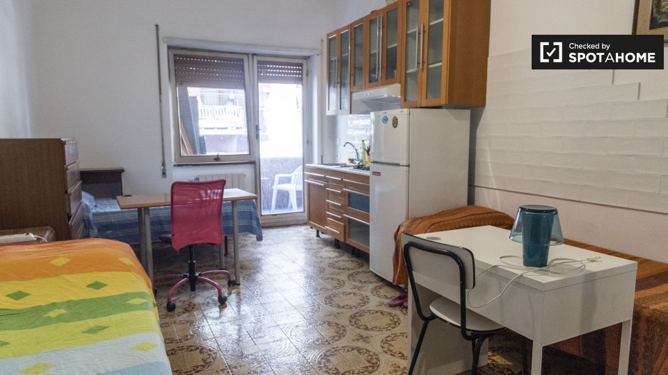 Double room Rome, 3 beds — photo 13