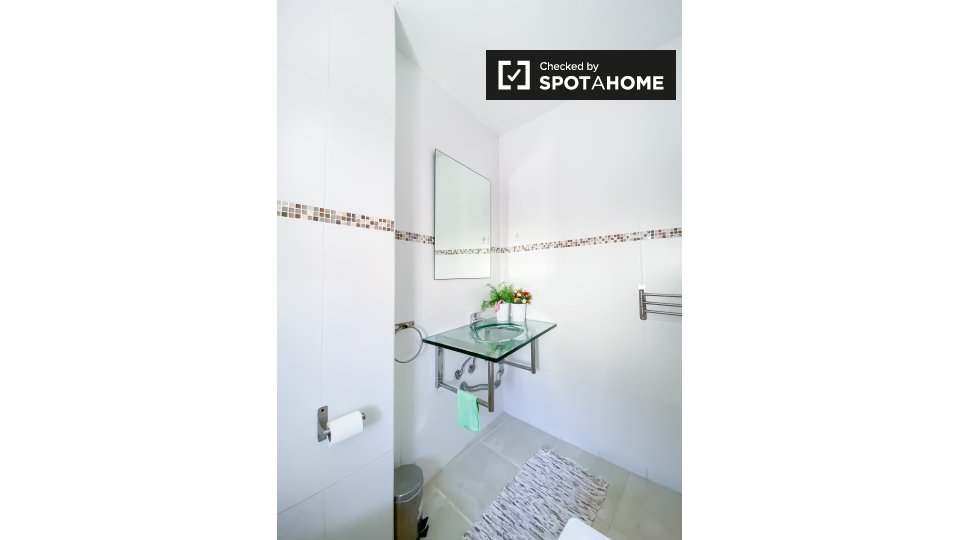 Double room Lisbon, 5 beds — photo 12