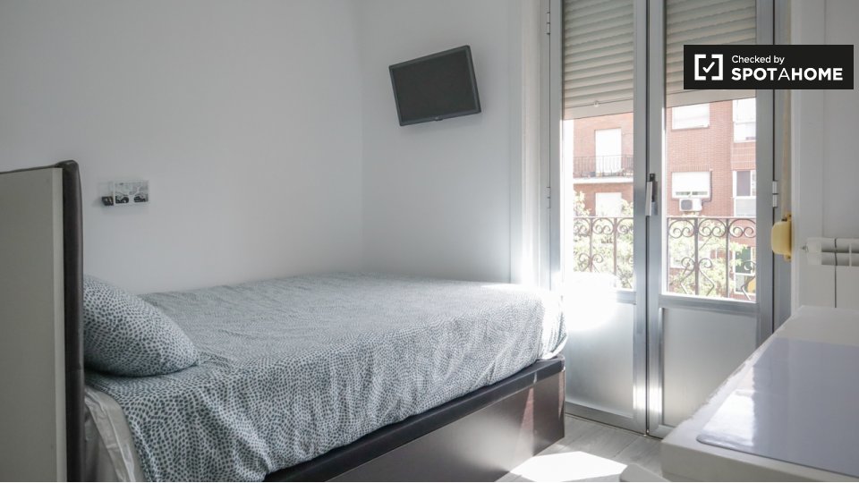 Double room Madrid, 5 beds — photo 2
