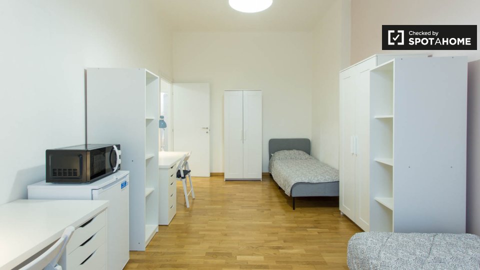 Double room Milan, 3 beds, 70m² — photo 17