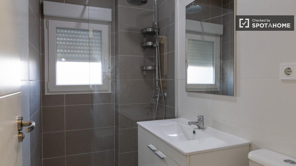 Double room Madrid, 5 beds — photo 2