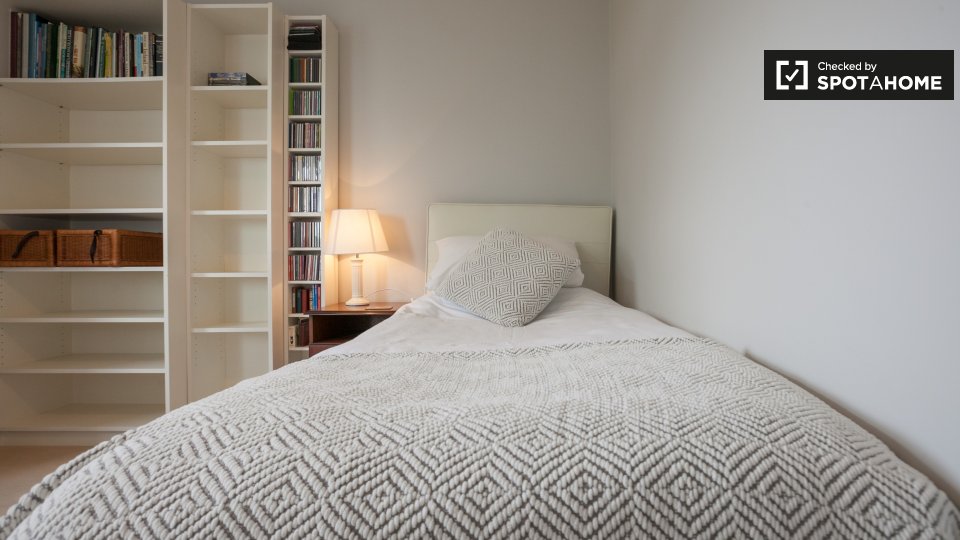 Comfortable room for rent in 3bedroom apartment in Rathgar (ref