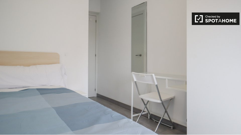 Double room Madrid, 5 beds — photo 14
