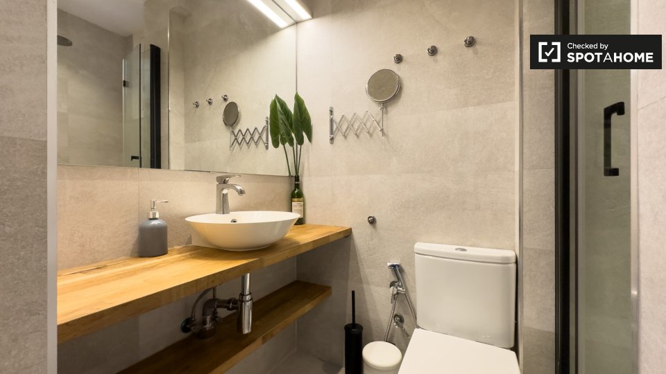 Double room Barcelona, 3 beds, 85m² — photo 8