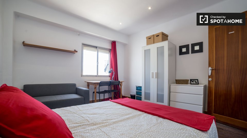Double room Valencia, 6 beds, 110m² — photo 3