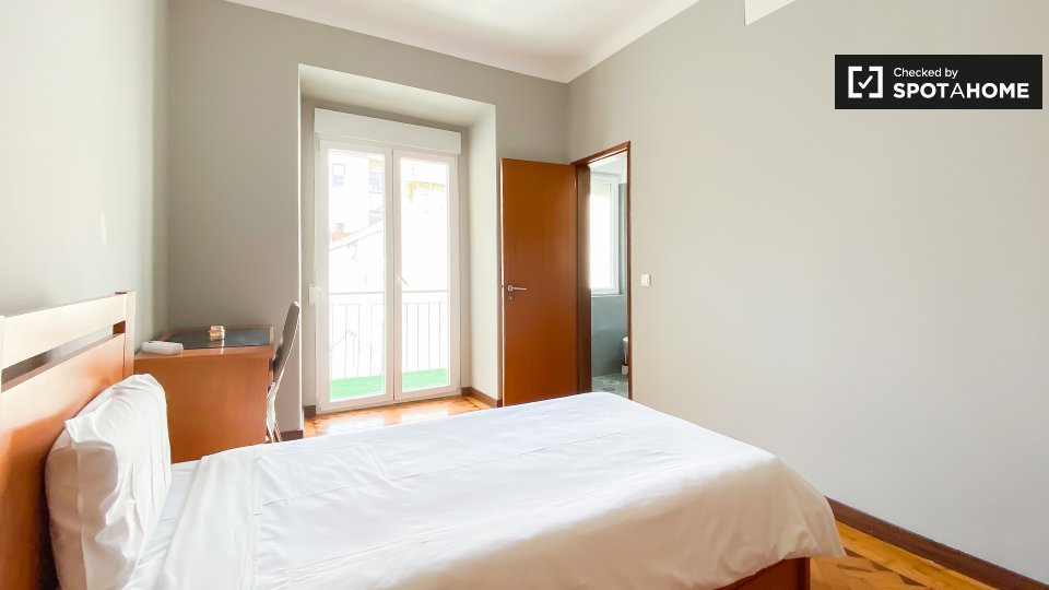Double room Lisbon, 5 beds — photo 34