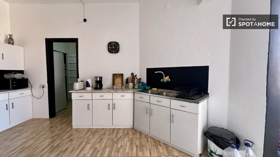 Double room Lisbon, 5 beds — photo 63