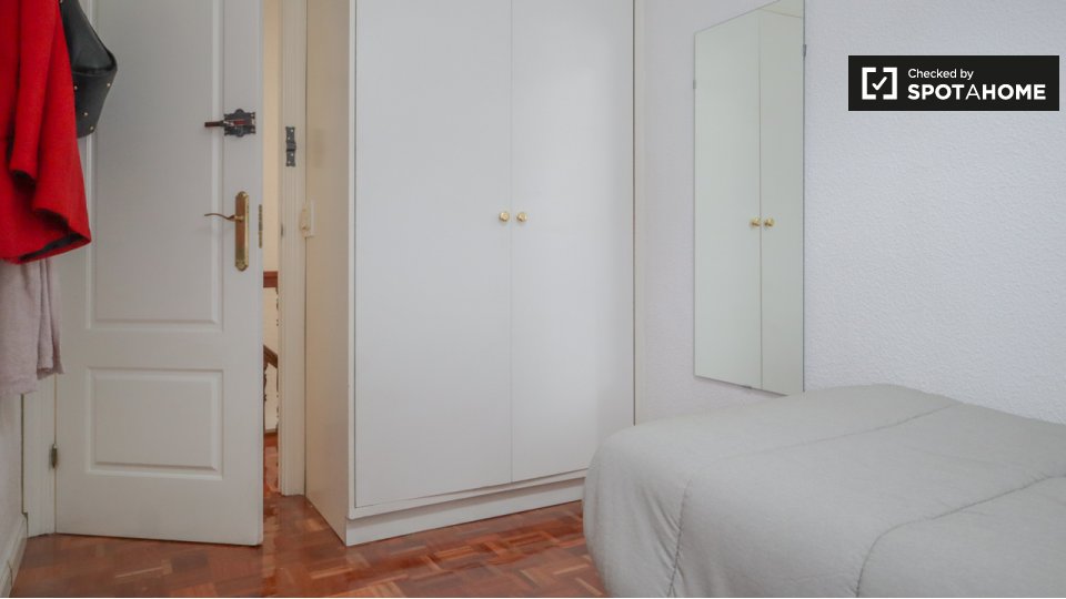 Double room Madrid, 4 beds — photo 9