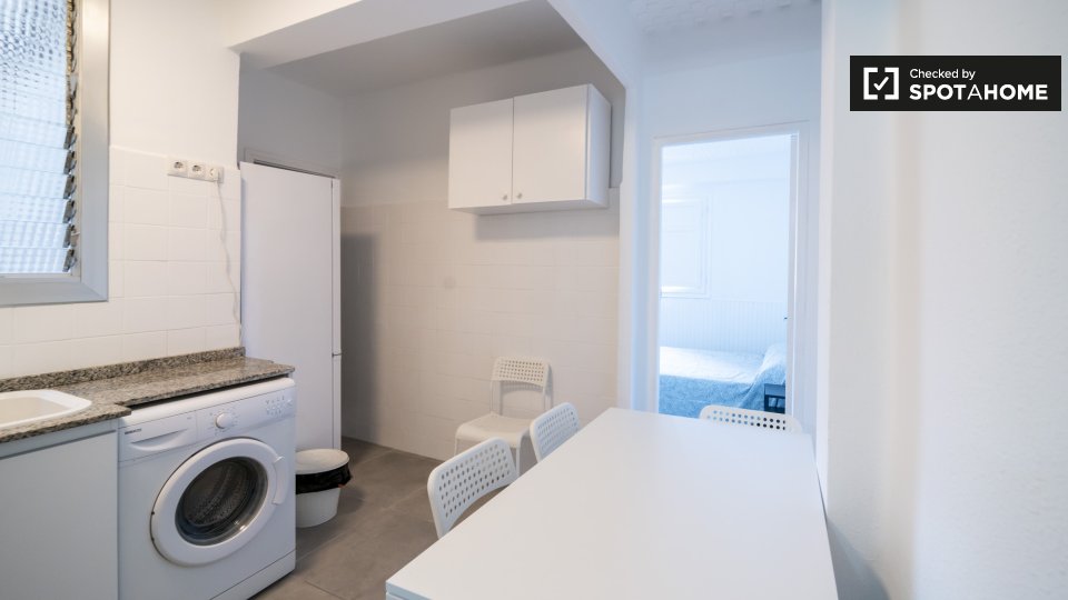 Double room Valencia, 3 beds — photo 11