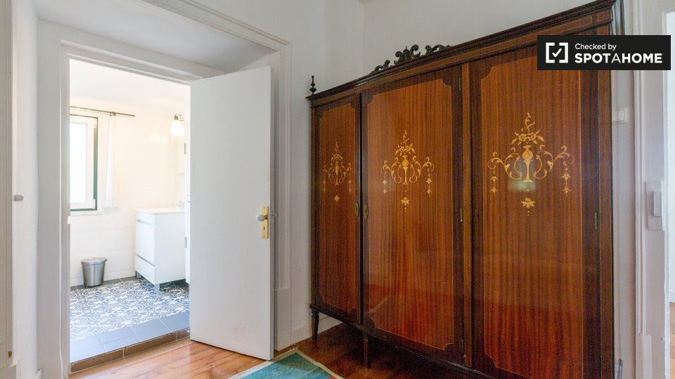 Double room Lisbon, 4 beds, 180m² — photo 14