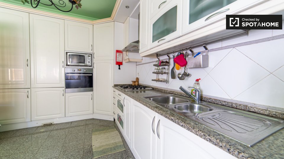 Double room Lisbon, 9 beds — photo 11