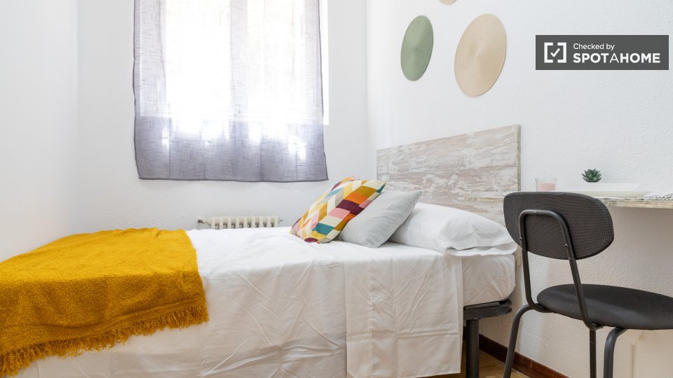 Double room Madrid, 5 beds — photo 11