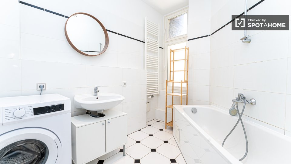 Double room Berlin, 5 beds, 124m² — photo 5