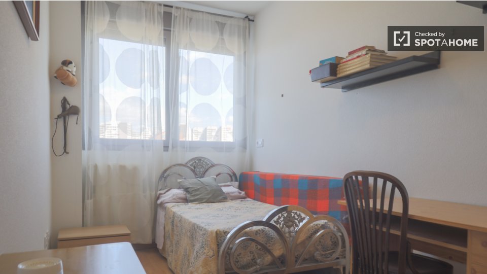 Double room Madrid, 3 beds, 70m² — photo 10