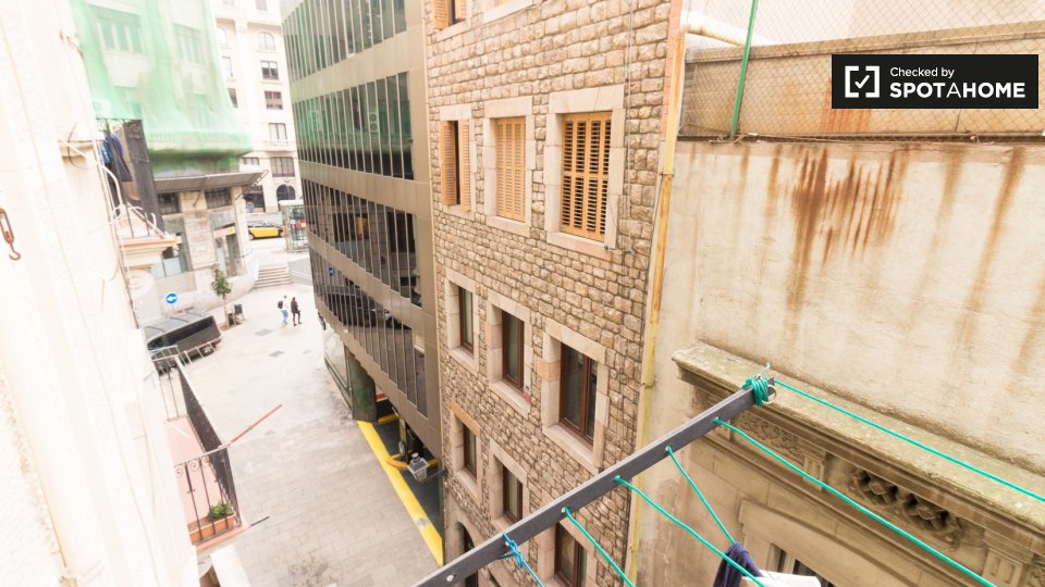 Double room Barcelona, 3 beds — photo 15