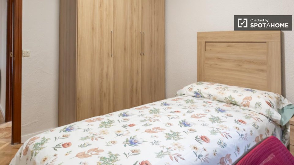 Double room Madrid, 4 beds — photo 3