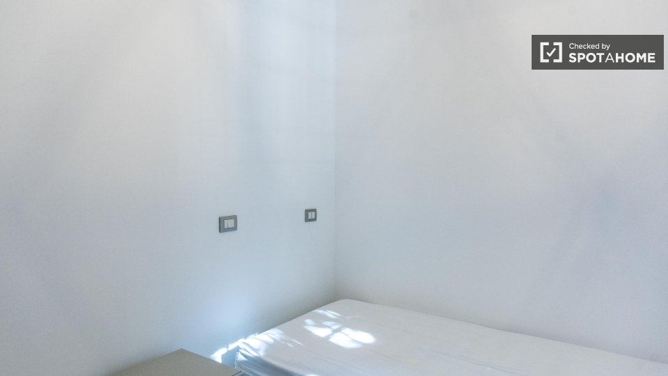 Double room Rome, 3 beds, 90m² — photo 32