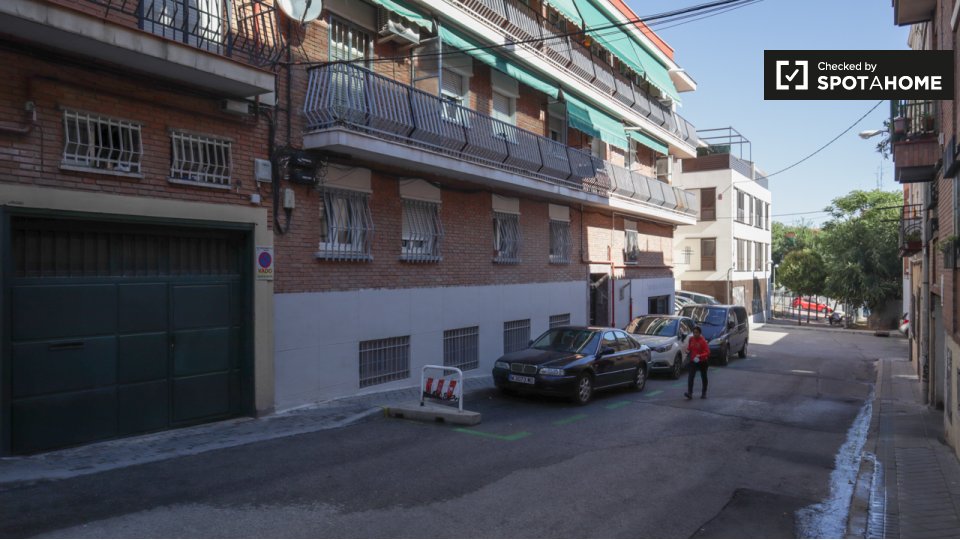 Double room Madrid, 2 beds — photo 16