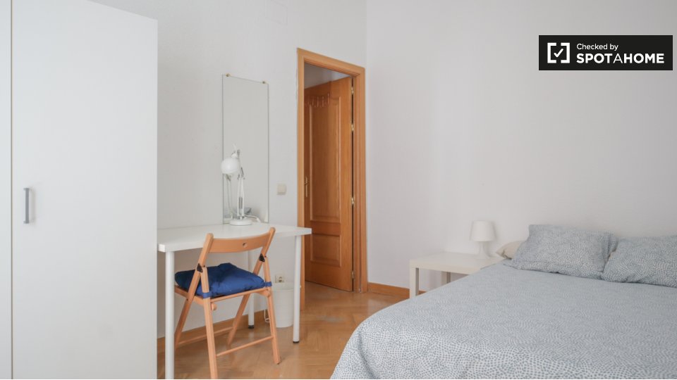 Double room Madrid, 5 beds — photo 13