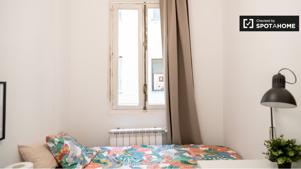 Double room Madrid, 8 beds — photo 2