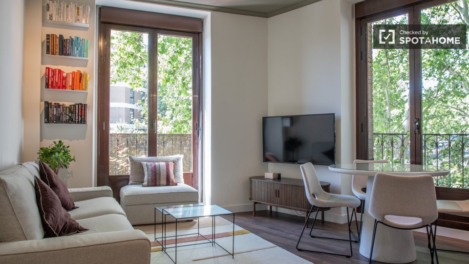 Apartment Madrid, 2 beds, 61m² — photo 1