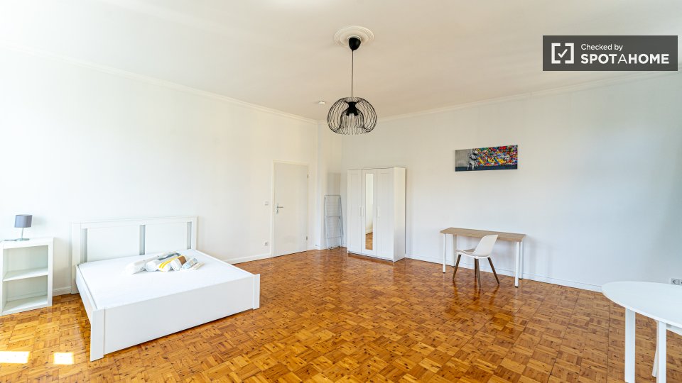 Double room Berlin, 5 beds, 124m² — photo 11